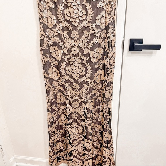 Tadashi Shoji black gold illusion sequins gown size 12 - Picture 5 of 14